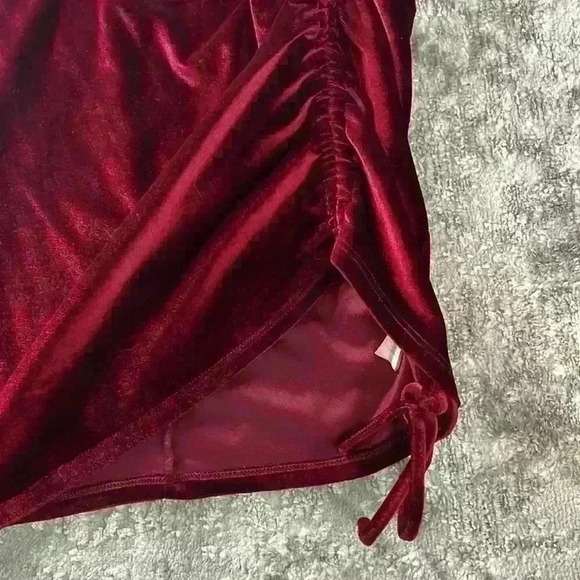 Windsor Maroon Velvet Rouched Formal Dress - Picture 5 of 8